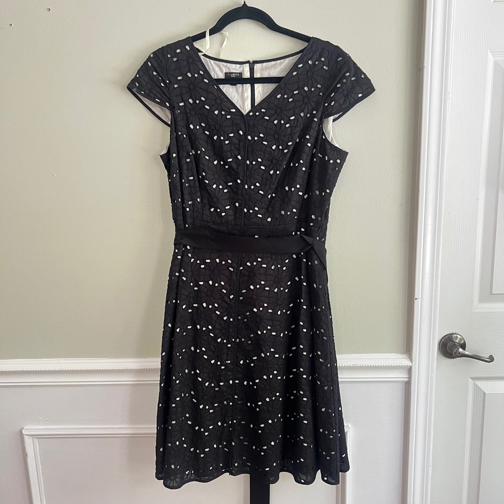 Talbots Eyelet Lace Dress Womens 12P Fit & Flare Cap Sleeve Black LBD Classic - Picture 10 of 15
